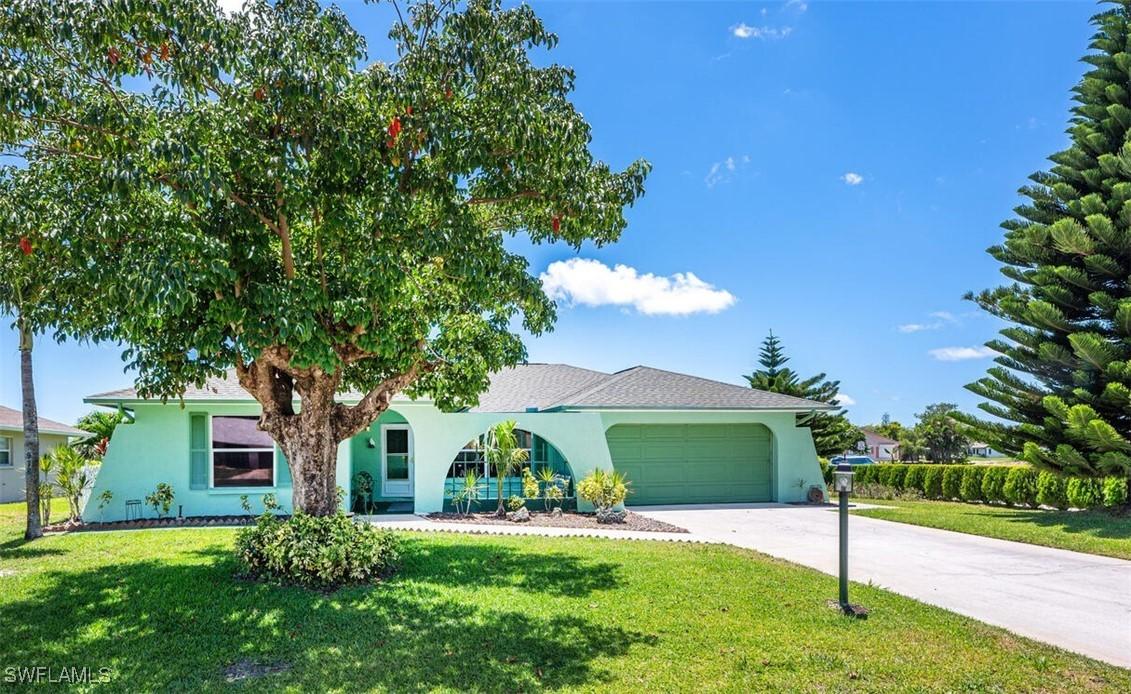 938 Charlemagne Blvd., Naples, FL 34112