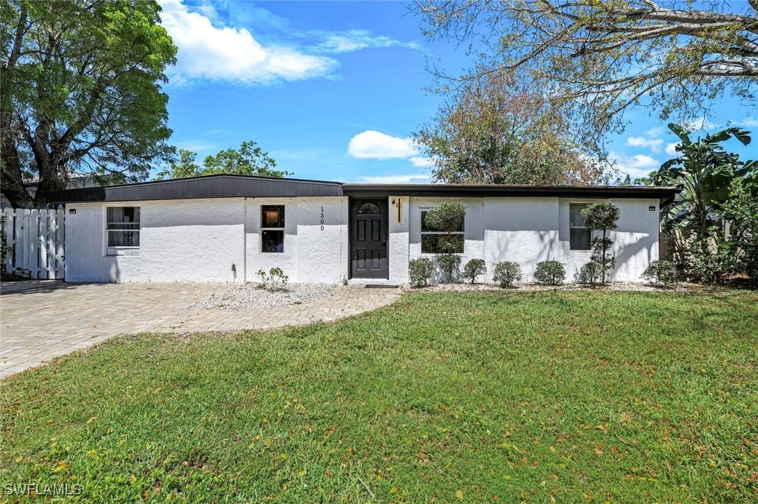 1300 Pine St., Naples, FL 34104