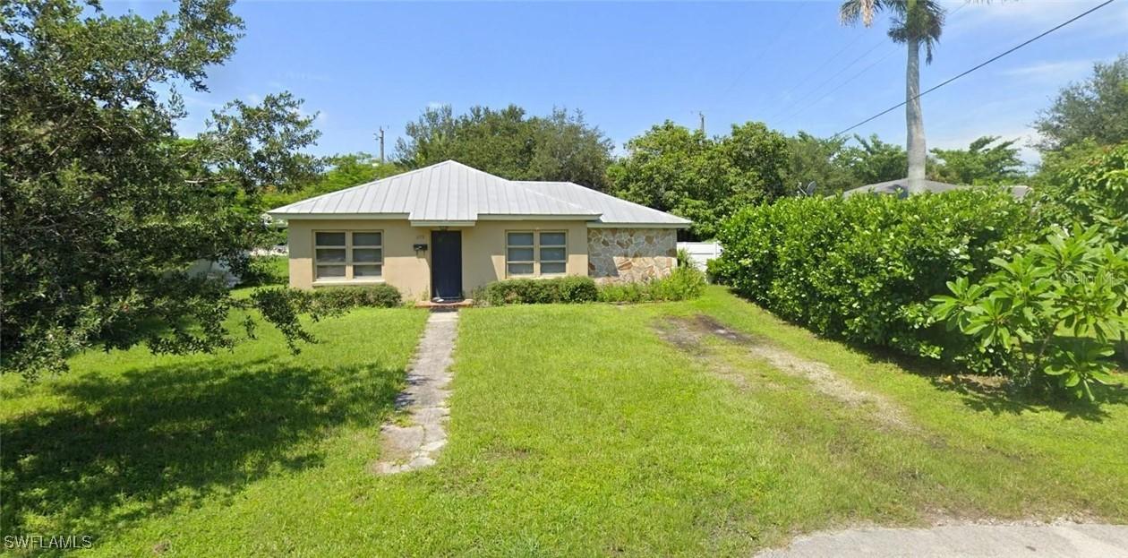895 11th n 895 11th Street North, Naples, FL 34102