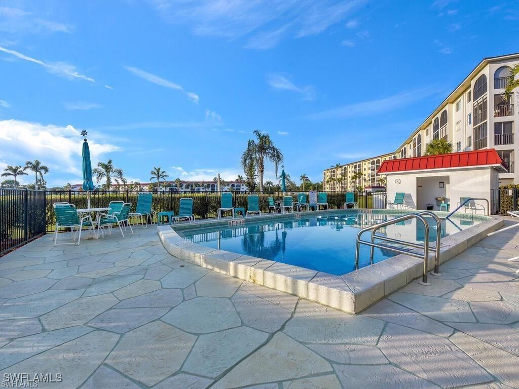5 High Point Cir. #303, Naples, FL 34103