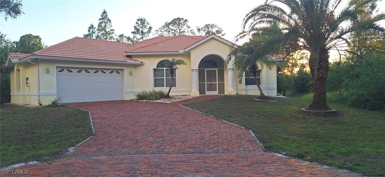 915 Roosevelt Ave., Lehigh Acres, FL 33936