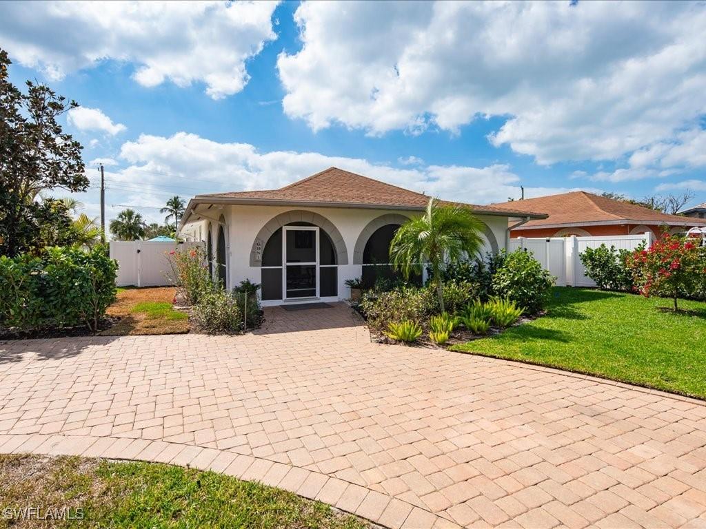 698 99th Ave., Naples, FL 34108