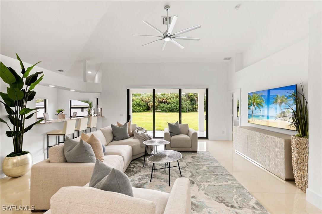 221 10th St., Naples, FL 34117