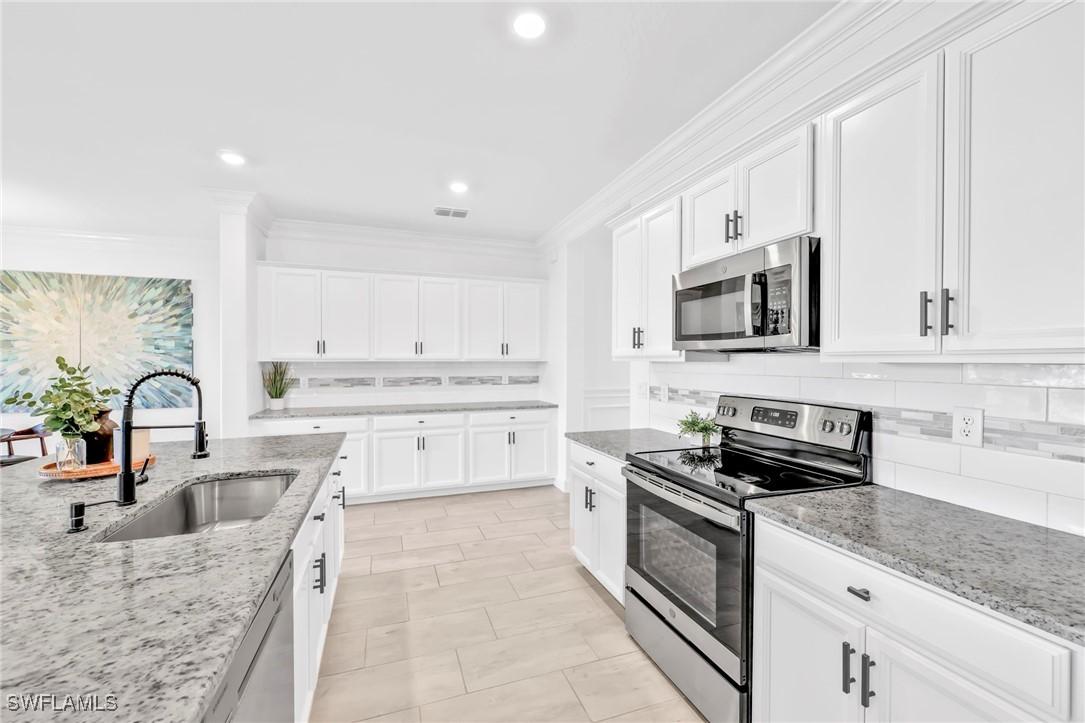 2127 Hamlin St., Naples, FL 34120