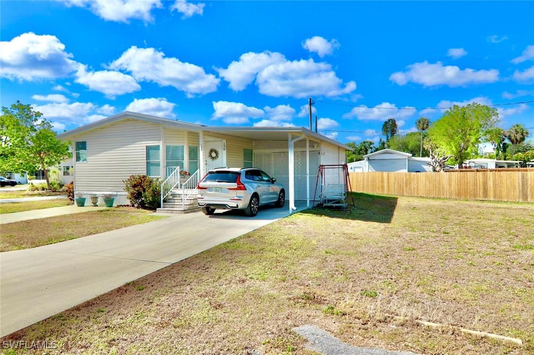 138 Lantern Ln., North Fort Myers, FL 33917