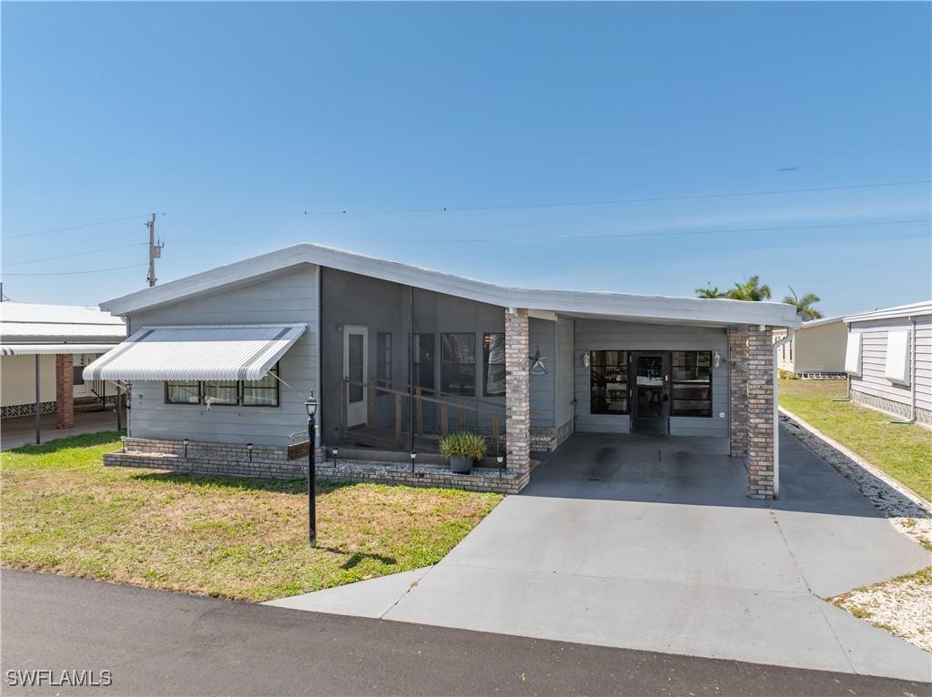 9245 Caloosa Dr., North Fort Myers, FL 33903