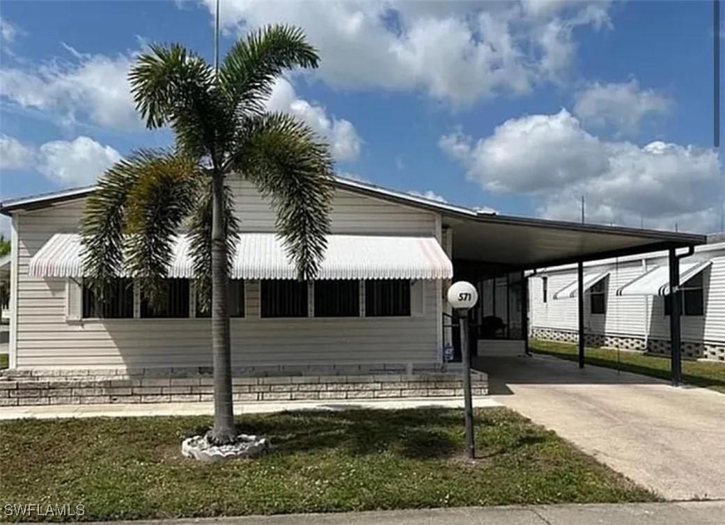 571 Sunrise Ln., North Fort Myers, FL 33903