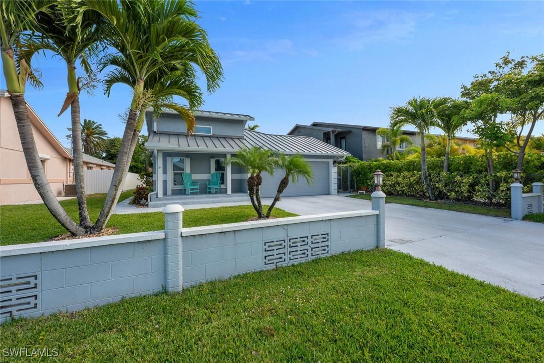 607 92nd Ave., Naples, FL 34108