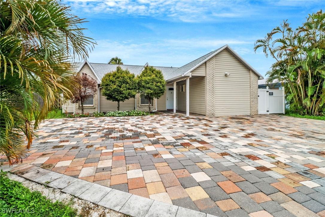 4617 Lombardy Ln., Naples, FL 34112