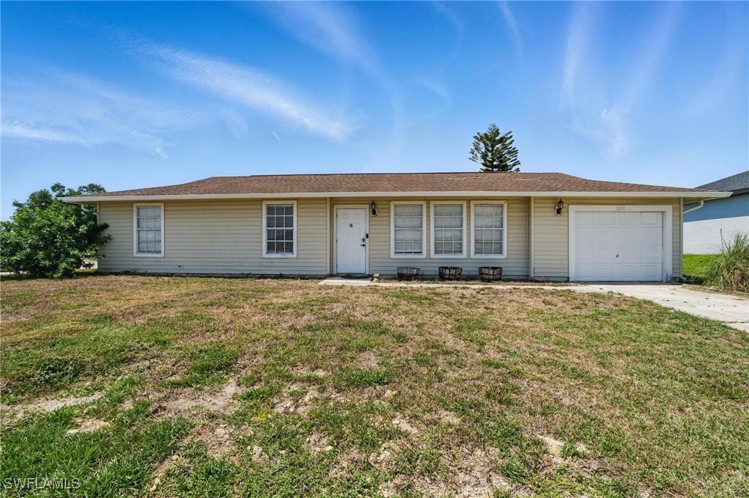 1317 NE 15th Ter., Cape Coral, FL 33909