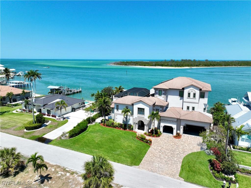 26 Dolphin Cir., Naples, FL 34113