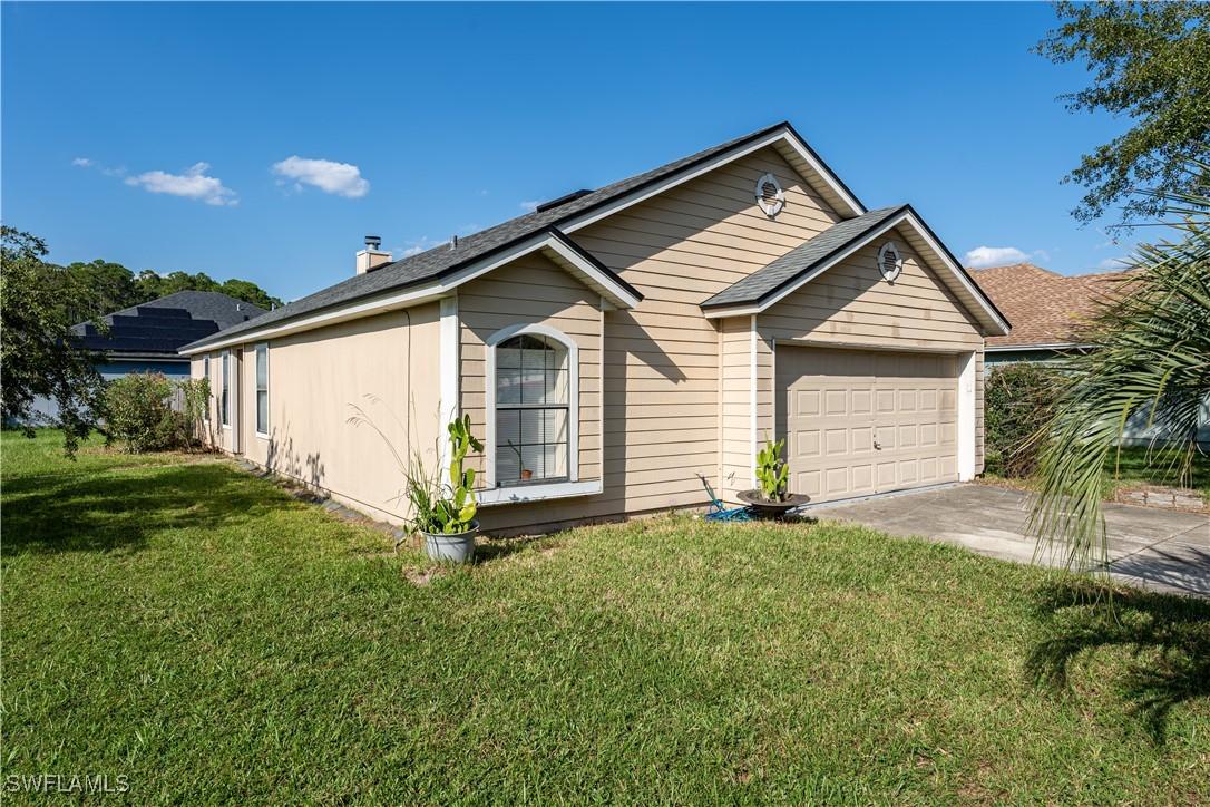 2022 Hunters Trace Cir., Middleburg, FL 32068