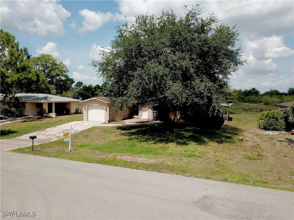 215 Redcliff Ave., Lehigh Acres, FL 33936
