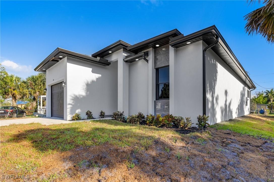 101 Diana Ave., Fort Myers, FL 33905