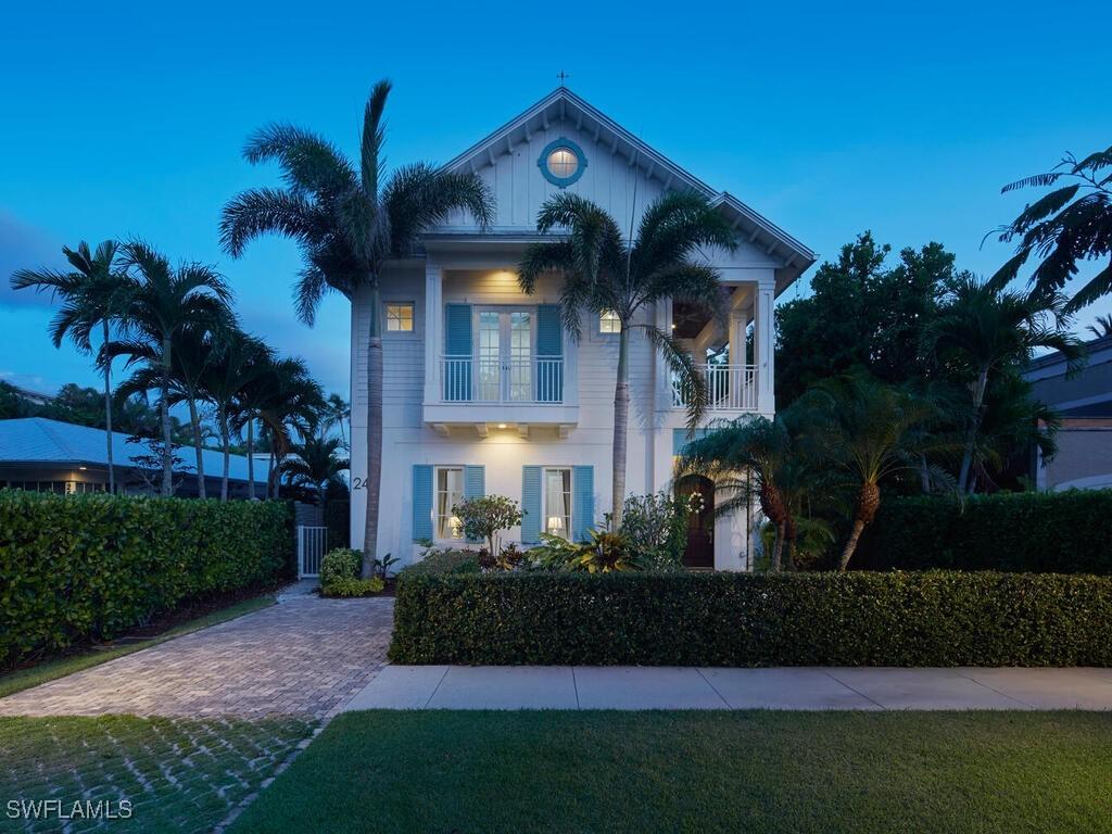 242 2nd Ave., Naples, FL 34102
