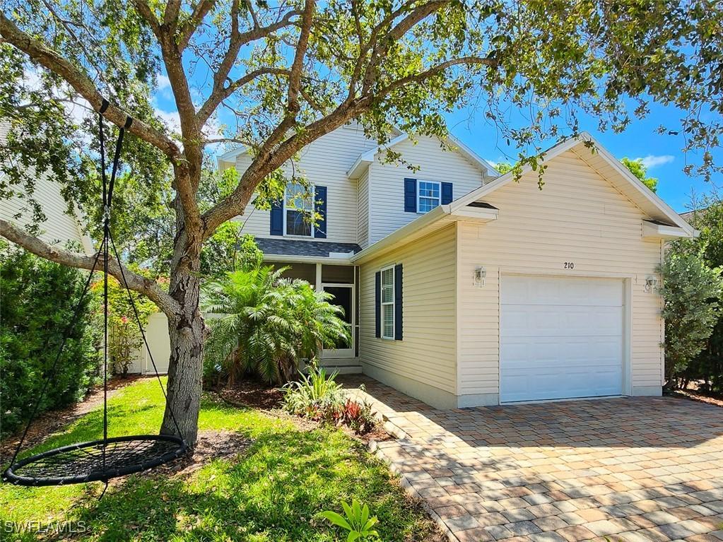 210 Leawood Cir., Naples, FL 34104