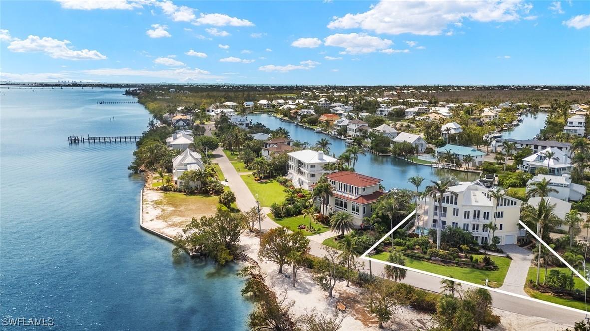 1581 San Carlos Bay Dr., Sanibel, FL 33957