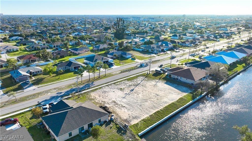 1211 Gleason Pkwy., Cape Coral, FL 33914