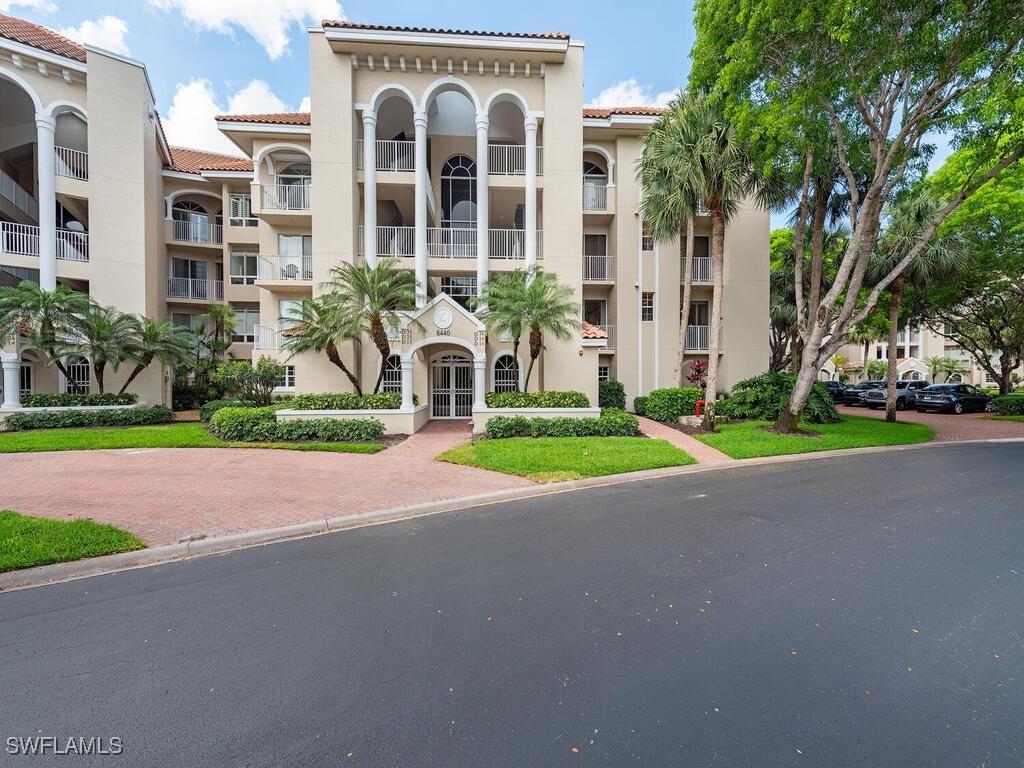 8440 Abbington Cir. #D16, Naples, FL 34108