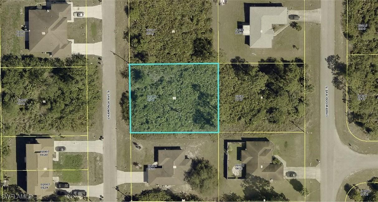 385 Chamonix Ave., Lehigh Acres, FL 33974