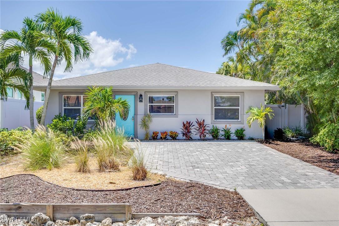 736 94th Ave., Naples, FL 34108