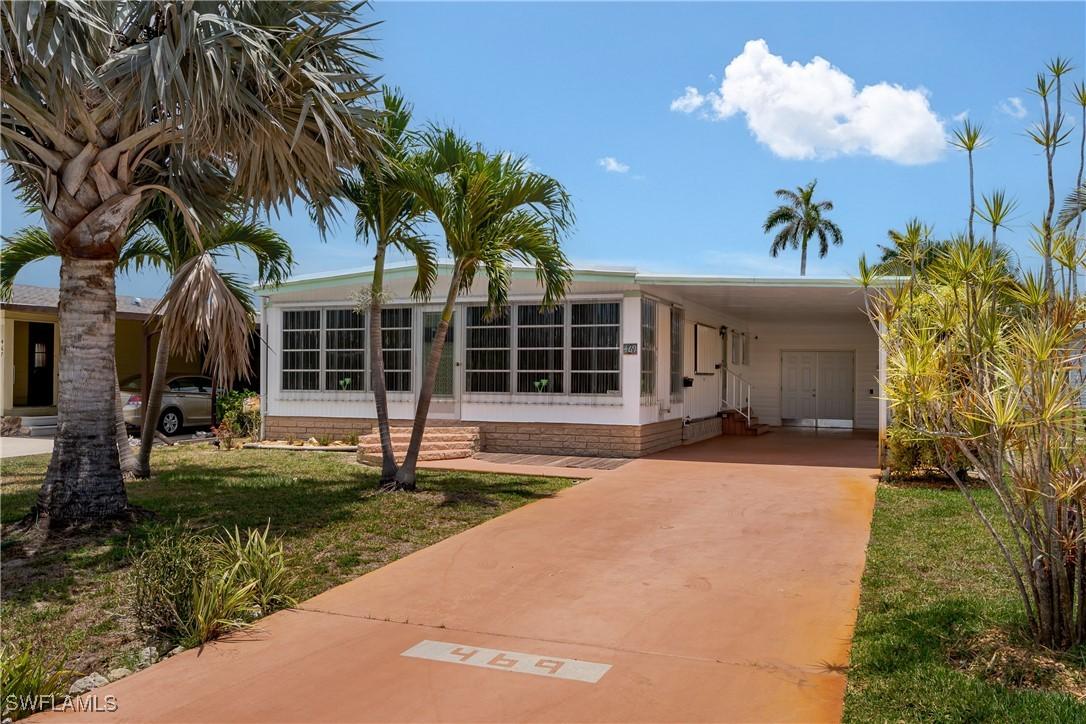 469 Riviera Blvd., Naples, FL 34112