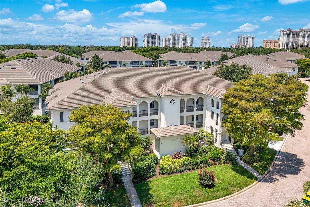 795 Bentwater Cir. #202, Naples, FL 34108