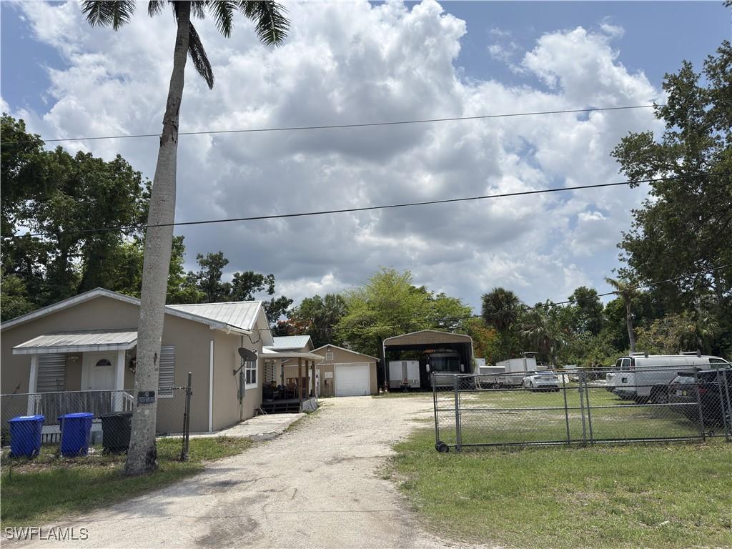 3854 Woodside Ave., Fort Myers, FL 33916
