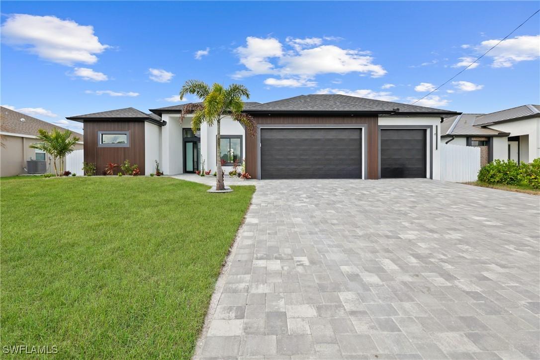 423 NE 5th Ter., Cape Coral, FL 33909