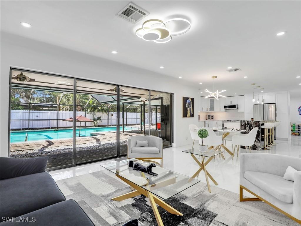 208 Erie Dr., Naples, FL 34110