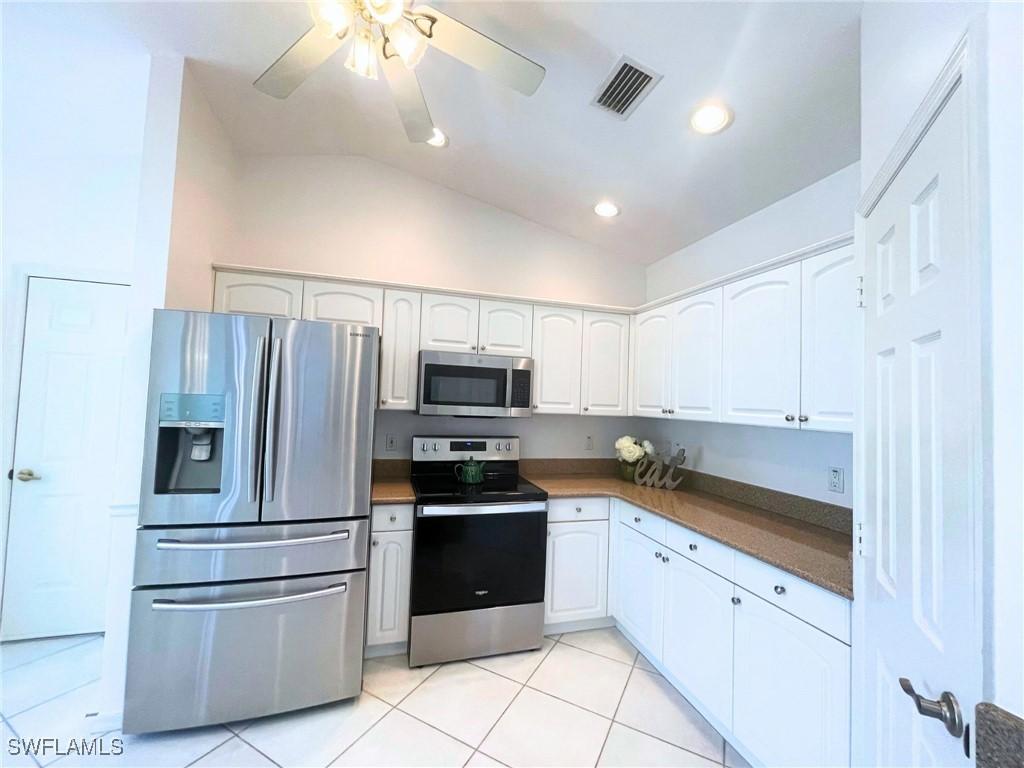 877 Charlemagne Blvd., Naples, FL 34112