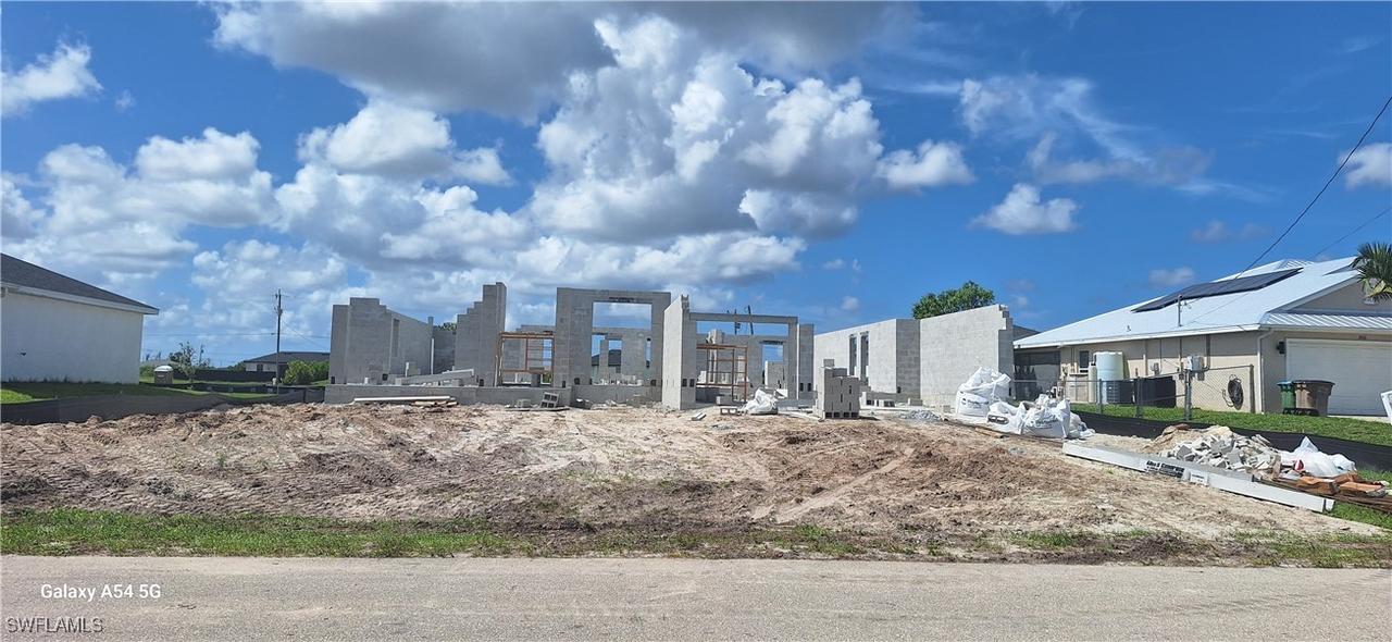 3922 NW 40th Ter., Cape Coral, FL 33993