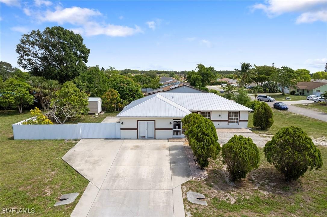 4265 18th Pl., Naples, FL 34116