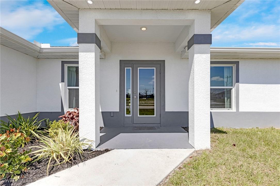 805 NW 17th Ter., Cape Coral, FL 33993