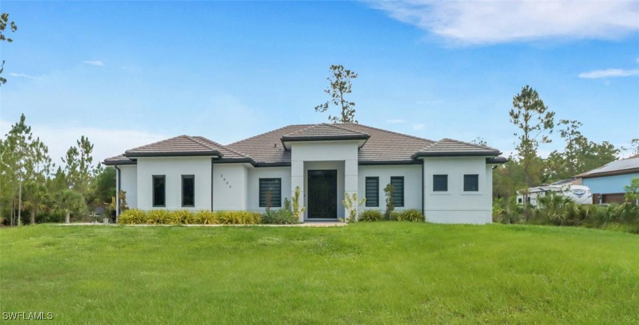 2909 2nd Ave., Naples, FL 34120