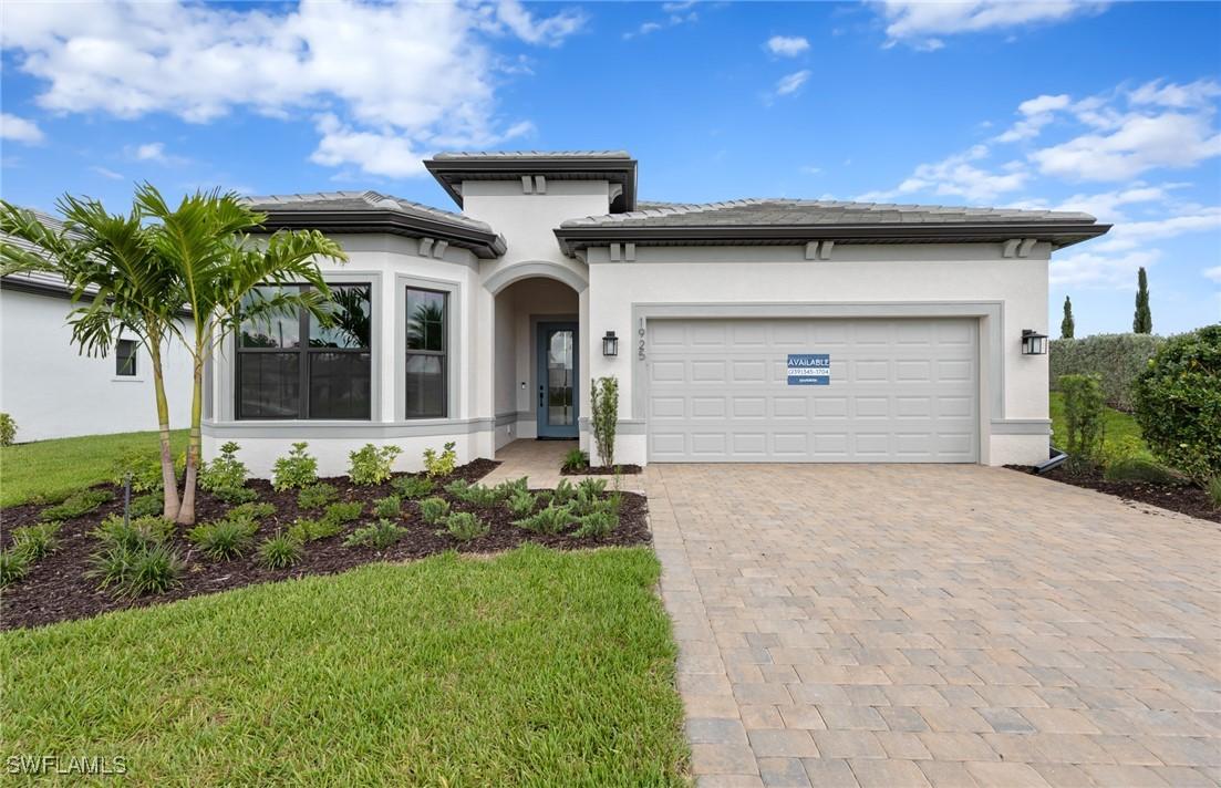 1925 Don Benito Way, Naples, FL 34120