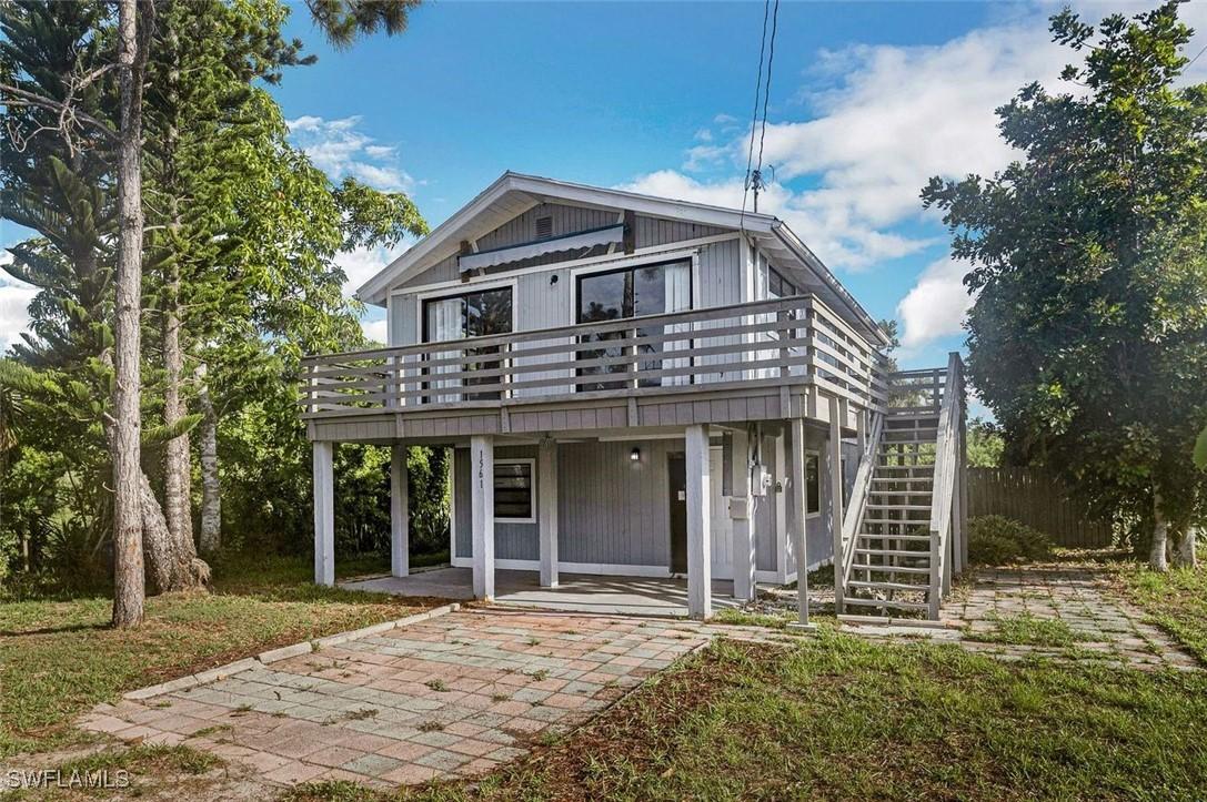 1561 Laurel Dr., North Fort Myers, FL 33917