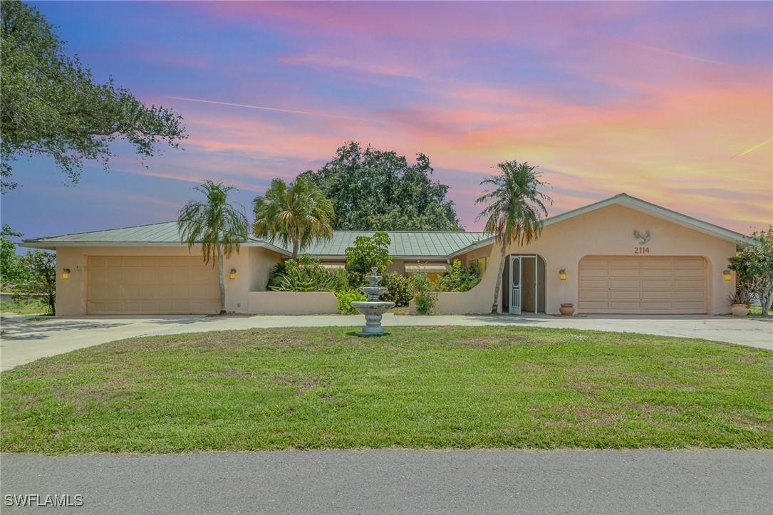 2114 Aruba Ave., Fort Myers, FL 33905