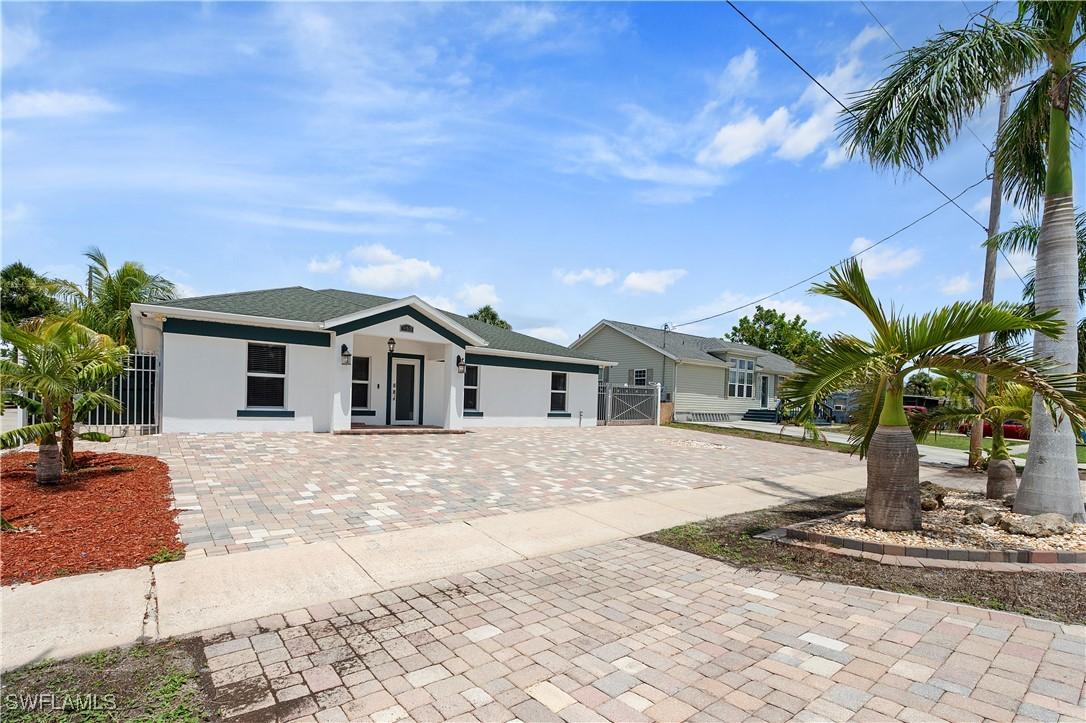 953 Orange Blossom Ln., North Fort Myers, FL 33903