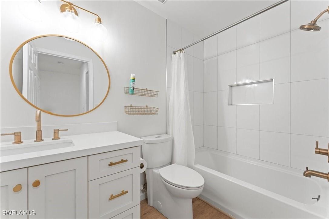 200 Furse Lakes Cir. #B11, Naples, FL 34104