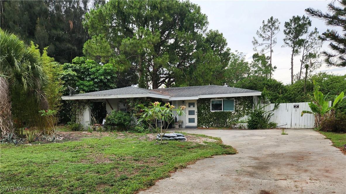 2206 Wyandotte Ave., Alva, FL 33920