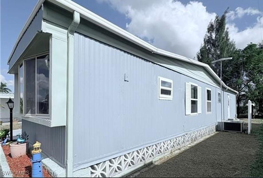 807 Homefolks St., North Fort Myers, FL 33917