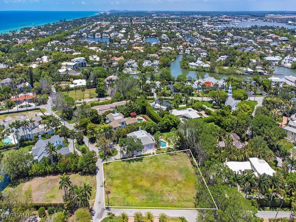 2545 Lantern Ln., Naples, FL 34102