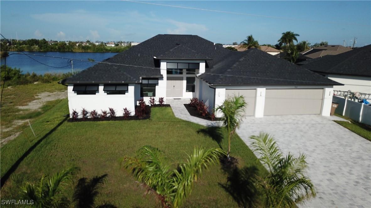 702 NW 30th Pl., Cape Coral, FL 33993