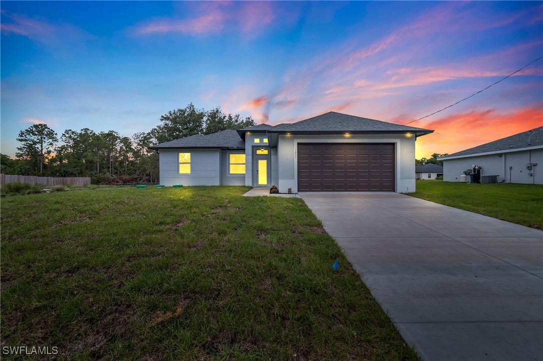 2605 Darlene Pl., Lehigh Acres, FL 33971