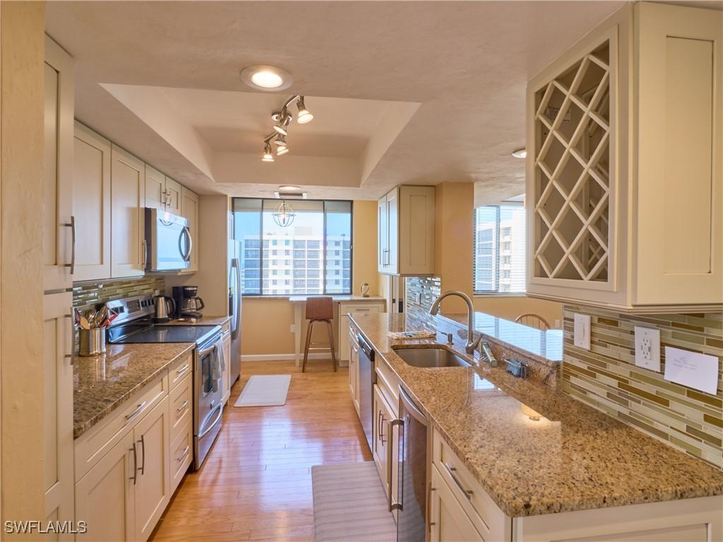 17 Bluebill Ave. #901, Naples, FL 34108