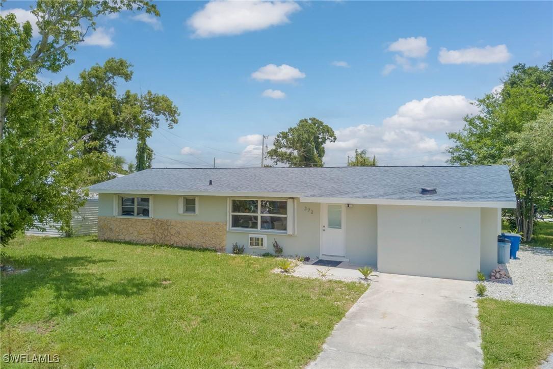 372 Park Lane Dr., North Fort Myers, FL 33917