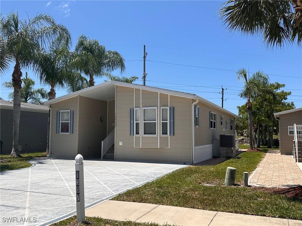 1307 Silver Lakes Blvd., Naples, FL 34114