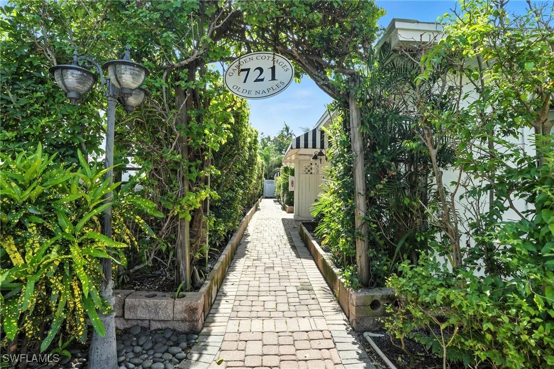 721 9th St. #4, Naples, FL 34102