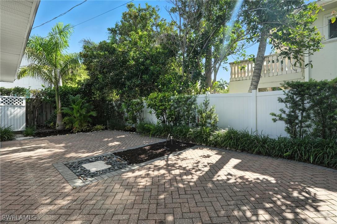 721 9th St. #4, Naples, FL 34102